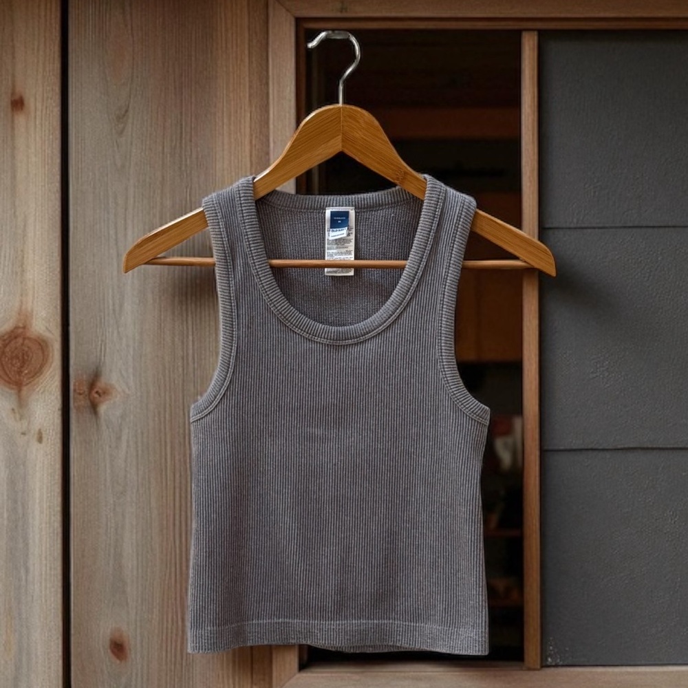 NWOT Old Navy Women’s Ribbed Grey Crop Tank Top! Medium!